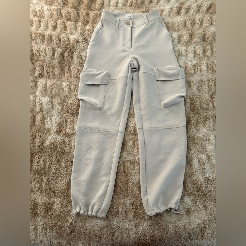 Aritzia Wilfred Cargo Joggers - Beige